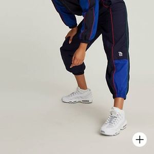 New Levi's
Levis x Peanuts Colorblock Track Pant